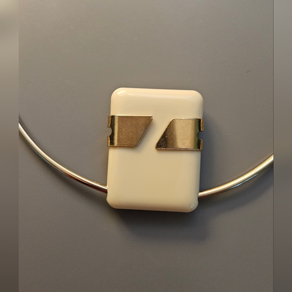 Vintage Avon Necklace - Picture 5 of 6